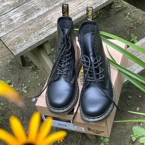 Dr Martens Black 1460 W-7 New in Box
